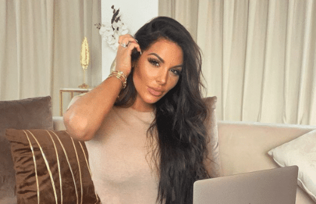 "Elle a craqué ou quoi ?" : Laura Lempika publie une vidéo qui surprend ses fans ! "Elle a craqué ou quoi ?" : Laura Lempika publie une vidéo qui surprend ses fans !
