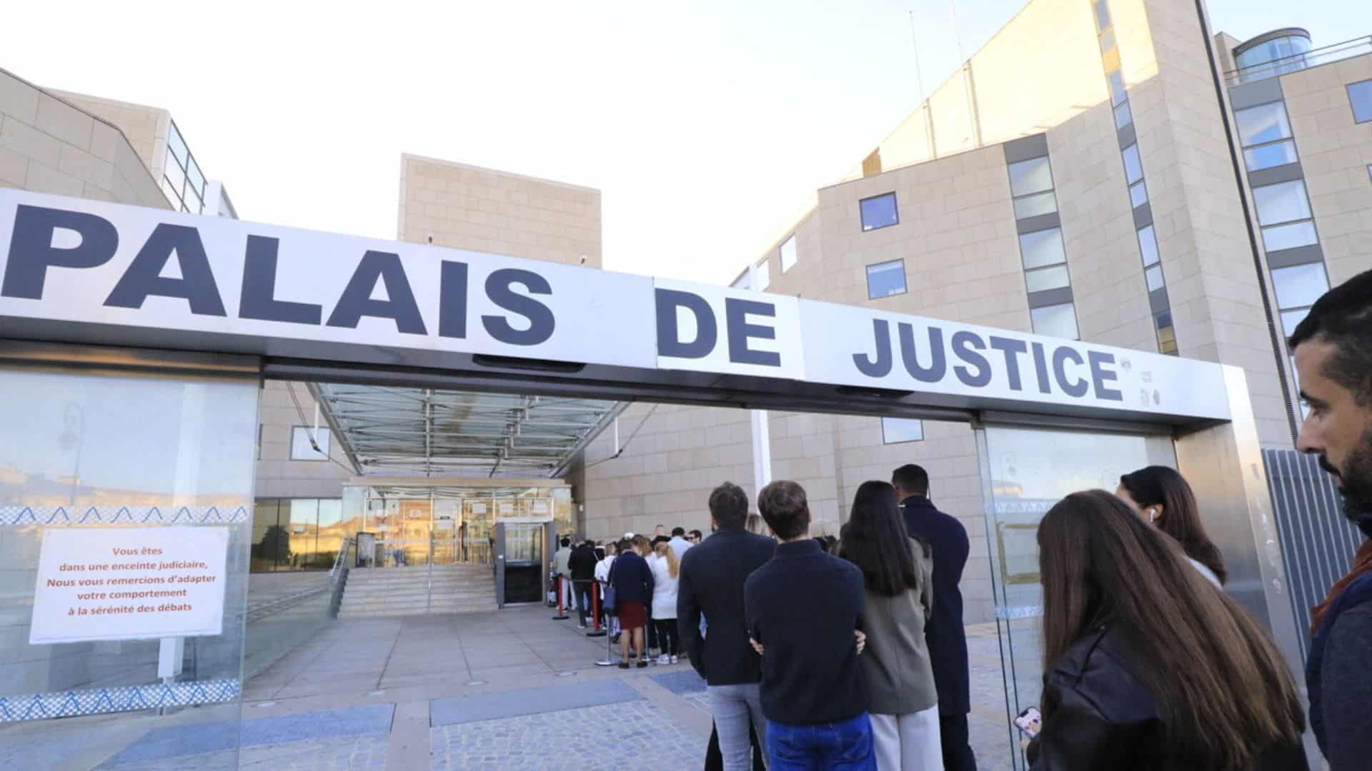 Procès de Mazan : on sait pourquoi une avocate a chanté du Cabrel face à la cour interdite 