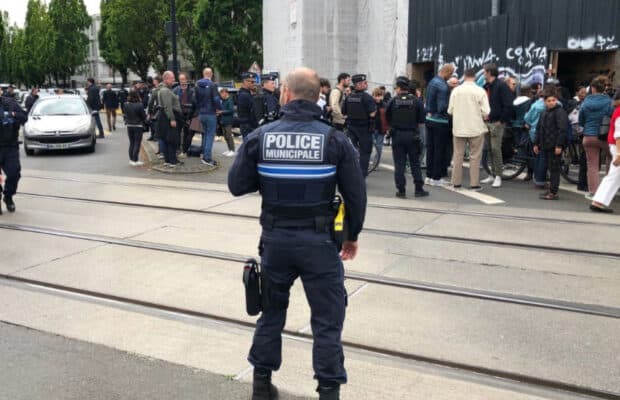 Attaque au couteau dans un lycée à Nantes : qui est le suspect, décrit comme un adolescent "fragile" et "bizarre" ?